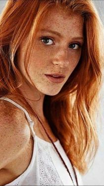 Teenager blonde Skylar